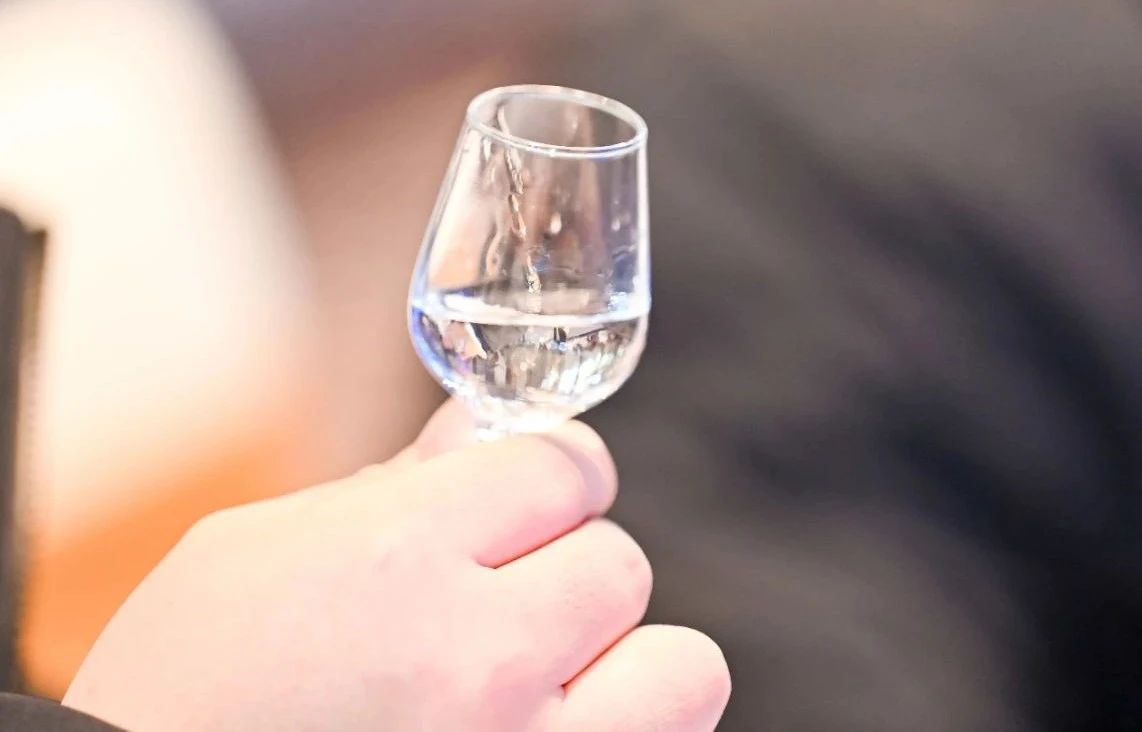 融酒名品自有品牌岚道推出53度中华古典米香型白酒